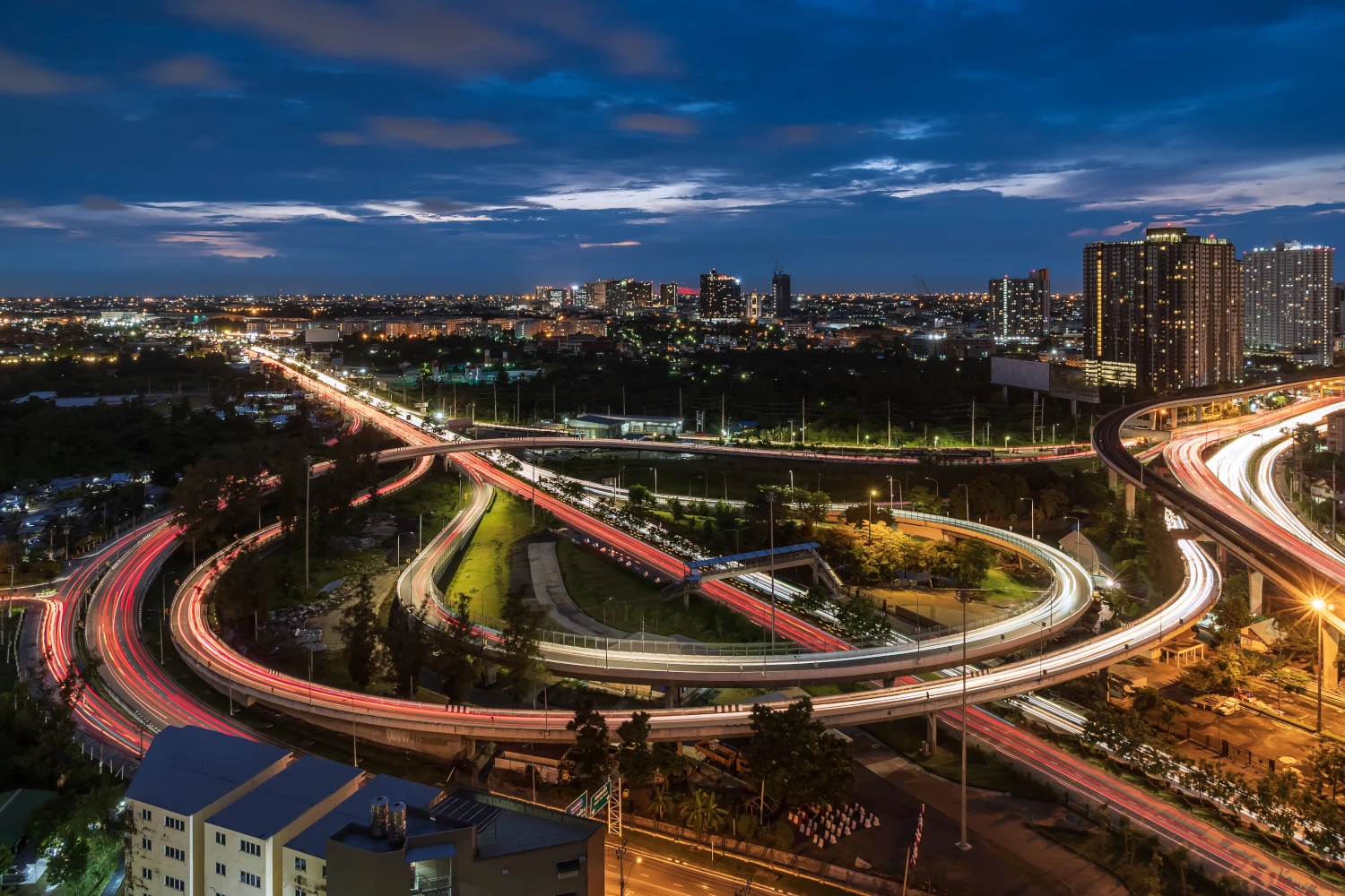 Rodovias interligadas representando o transporte e logística da empresa ITR